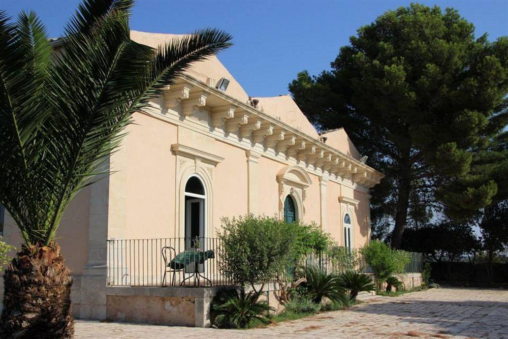 Torre Del Mare Hotel Испика Екстериор снимка