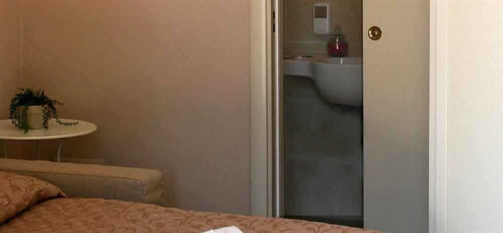 Torre Del Mare Hotel Испика Екстериор снимка
